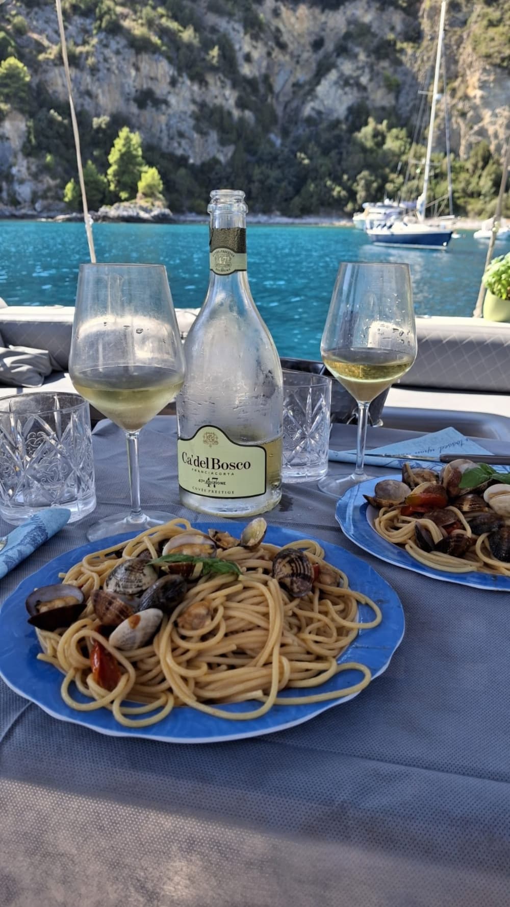 Ein Tag auf einem Boot entlang der Maratea-Küste