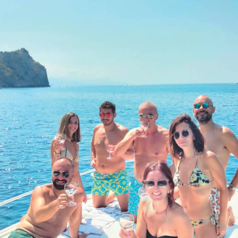 Ein Tag auf einem Boot entlang der Maratea-Küste