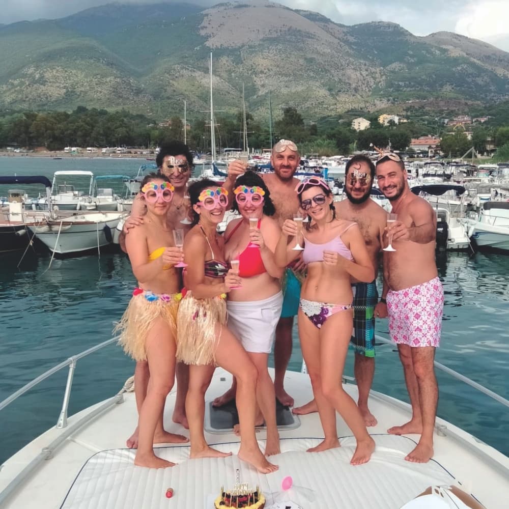 Ein Tag auf einem Boot entlang der Maratea-Küste