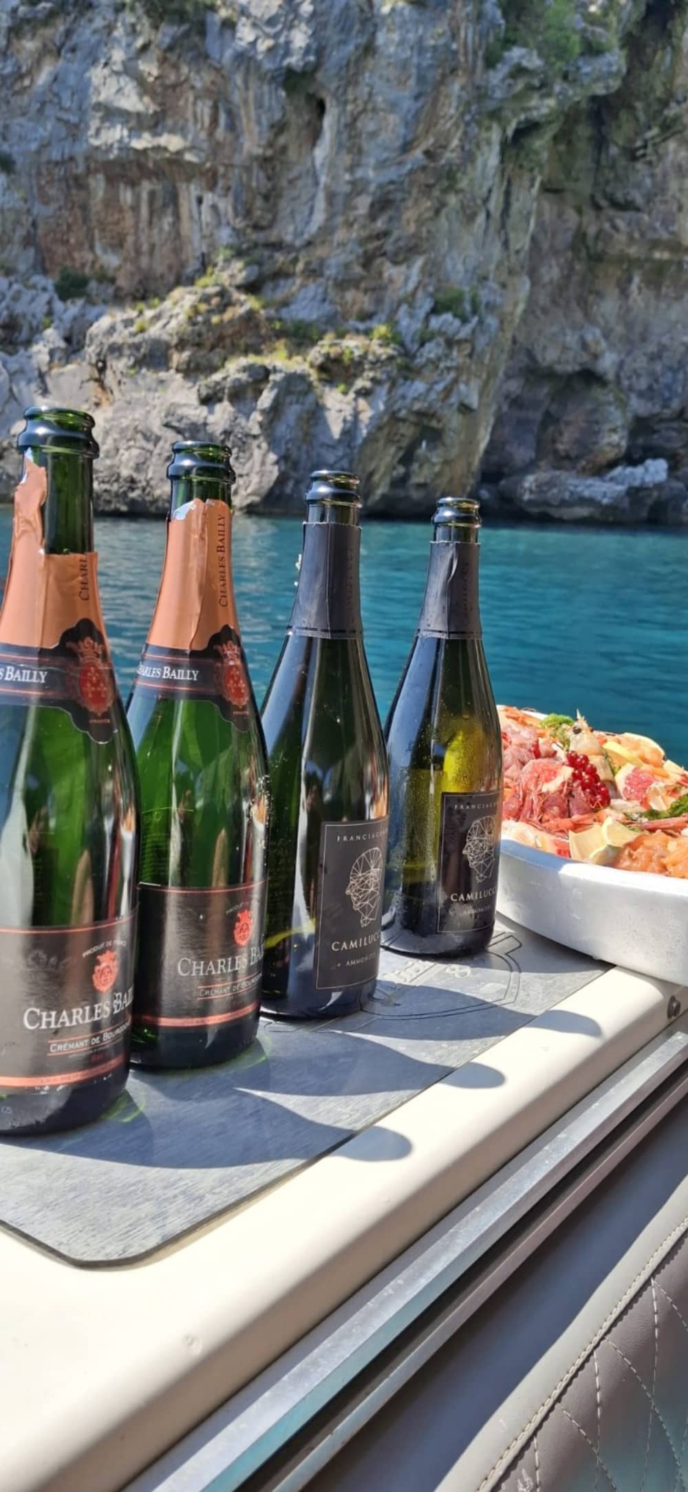 Ein Tag auf einem Boot entlang der Maratea-Küste