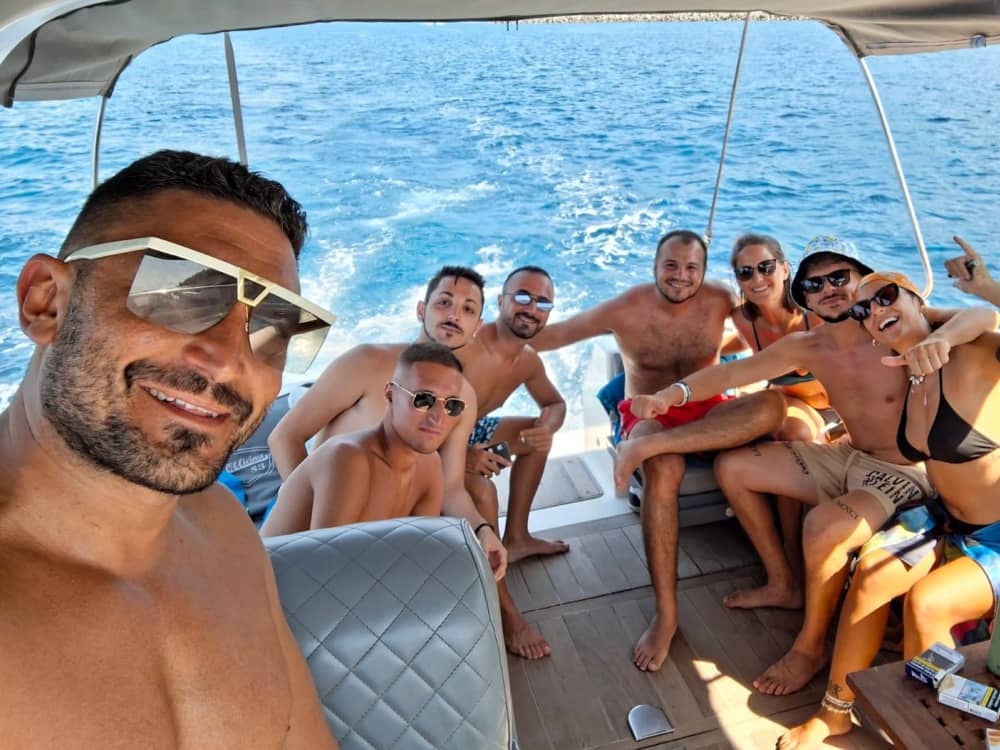 Ein Tag auf einem Boot entlang der Maratea-Küste