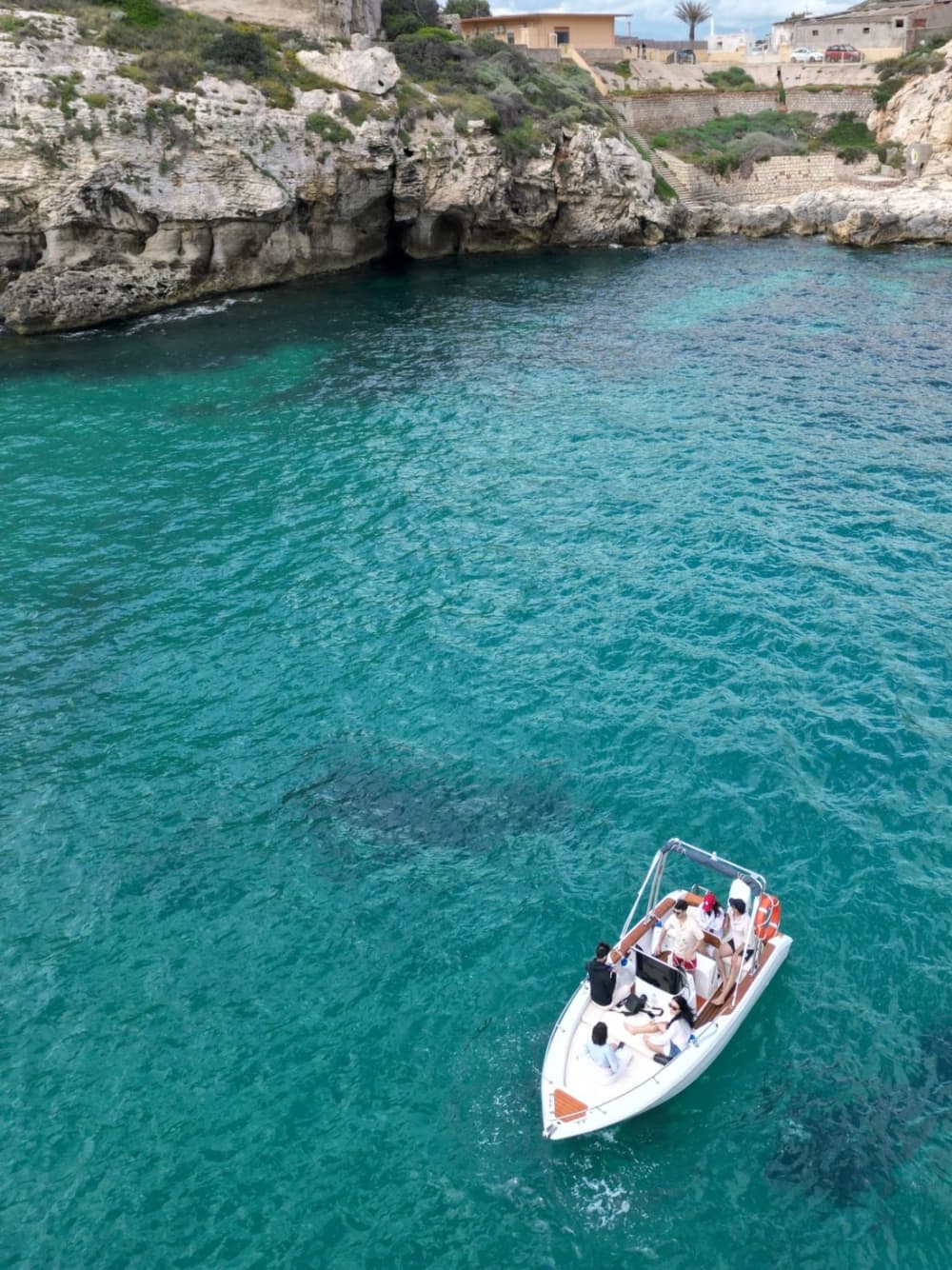 Wild Blue Cagliari: Avventura di un giorno intero in gommone alle calette segrete della Sella del Diavolo