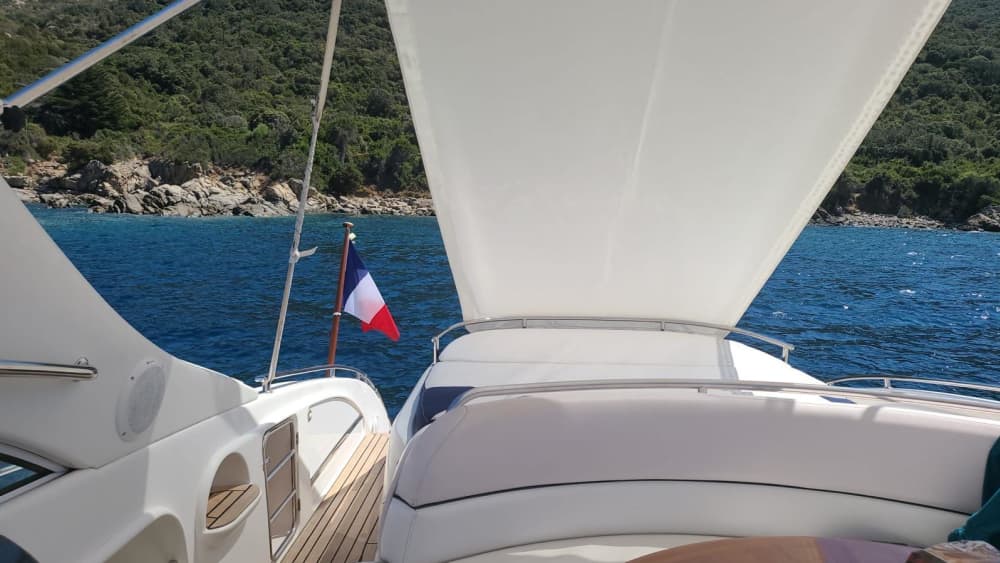 La tua barca a motore privata per una giornata intorno a Porto-Vecchio