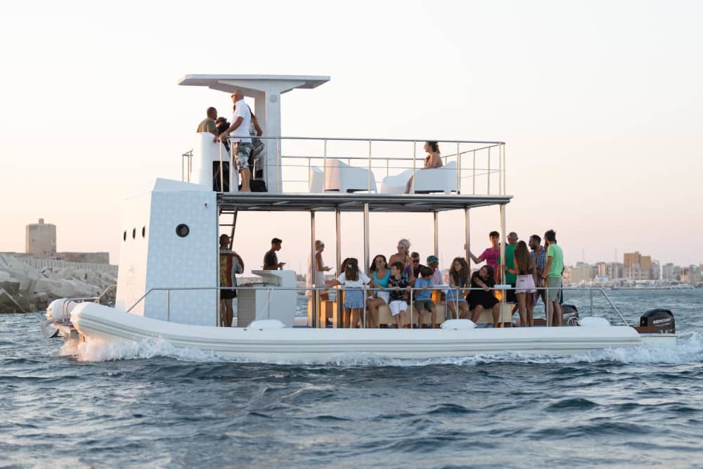 TAORMINA: FESTA EXCLUSIVA NO BARCO COM APERITIVO