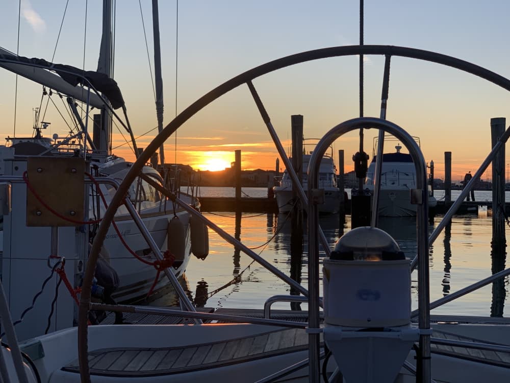 Einen Tag lang Chioggia entdecken: Das wahre Dolce Vita auf einem Segelboot