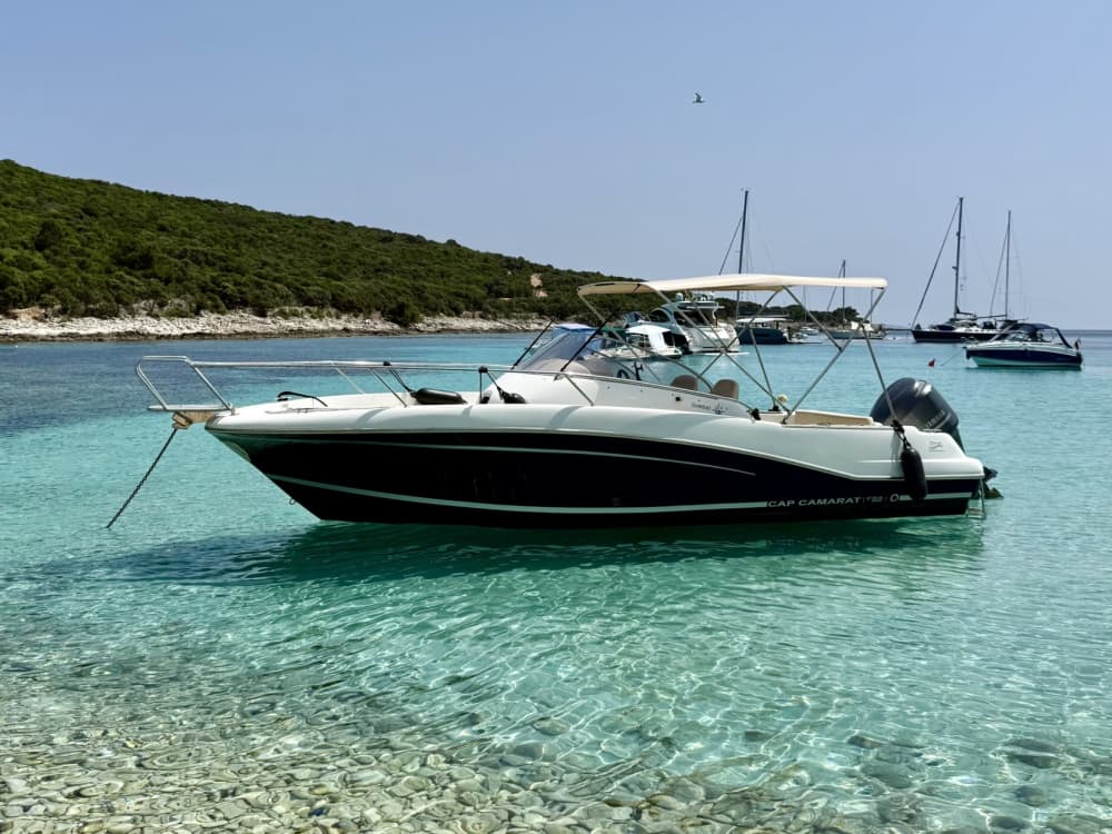 Explore the hidden bays of Mali Losinj on a motorboat