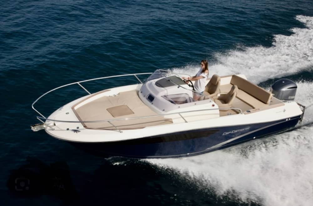 Explore the hidden bays of Mali Losinj on a motorboat