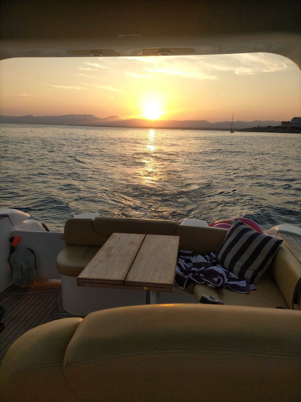 Escursione di mezza giornata alla scoperta di Salou: una breve fuga a bordo di un motoscafo.