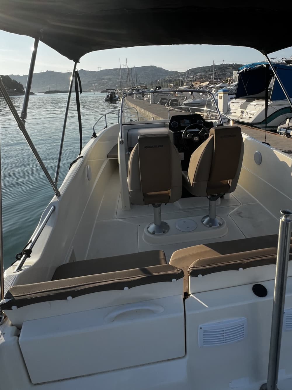 Prenez 8 heures pour découvrir la magie cachée de Marseille depuis les vagues.
