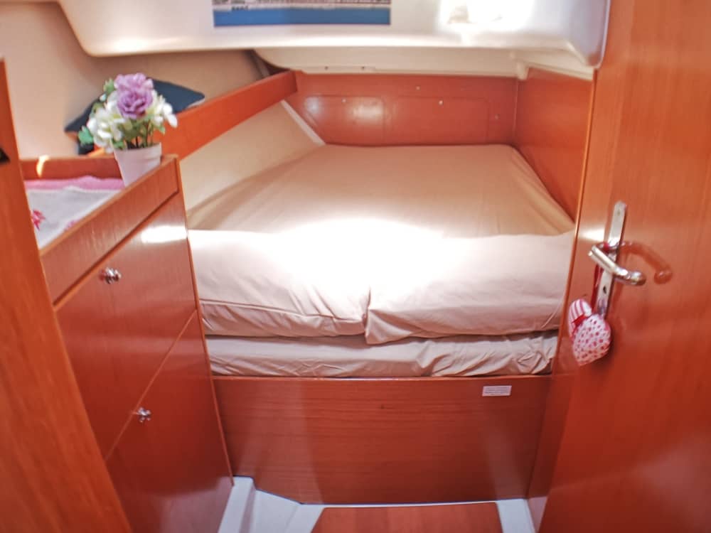 Discover Cagliari on a sailboat for a full day