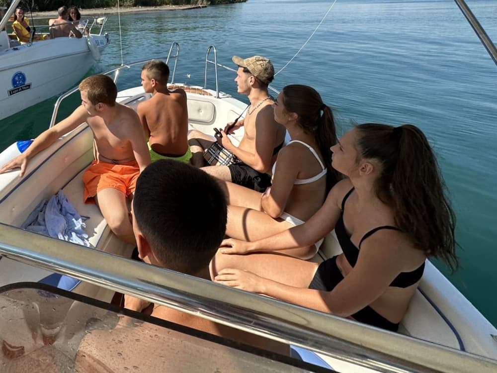 Ulcinj - Barca privata con guida autonoma per 8 ore (è necessaria la patente)