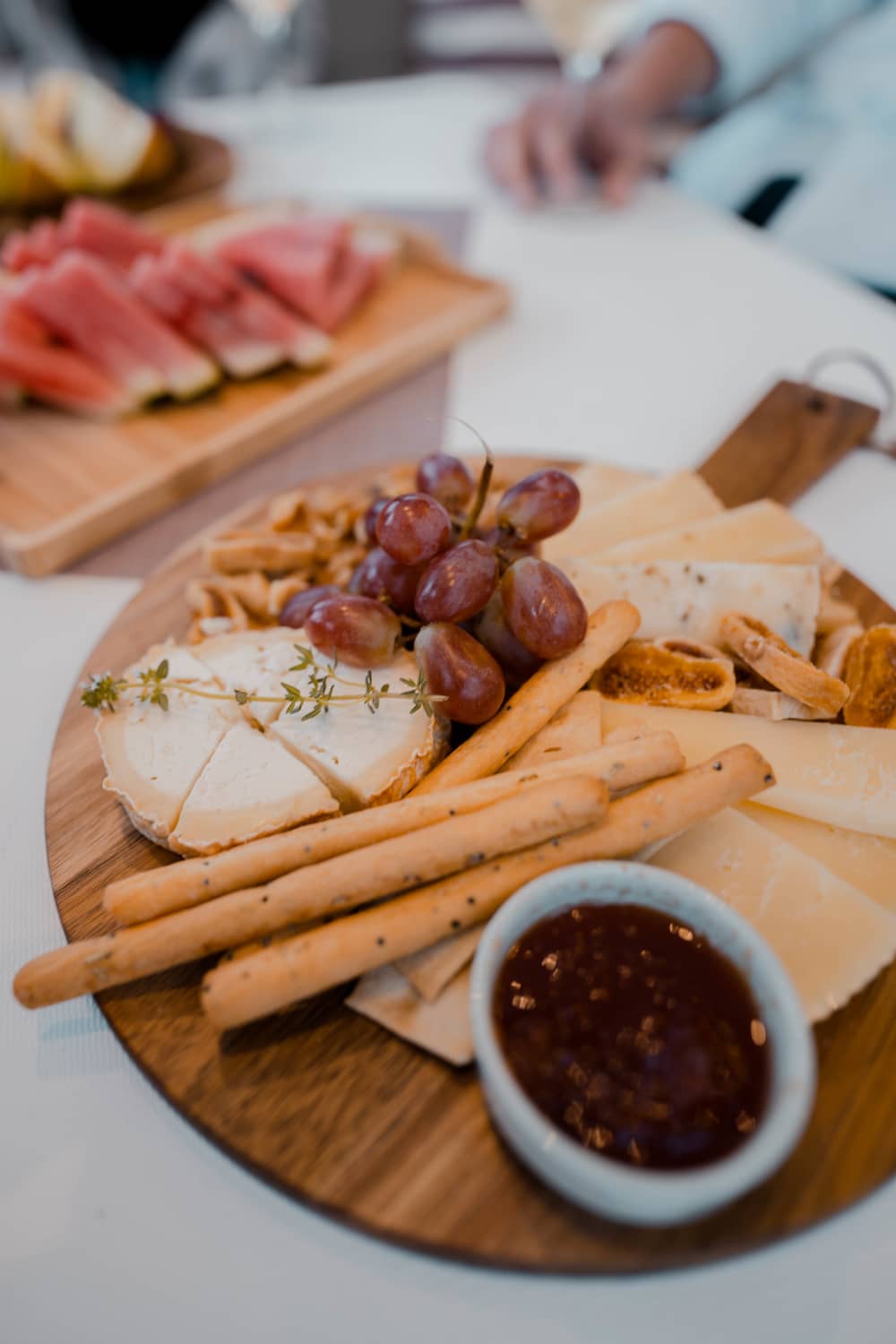 Fünfstündige private Luxuskreuzfahrt bei traumhaftem Sonnenuntergang in Nafplio mit dem Katamaran Romvi