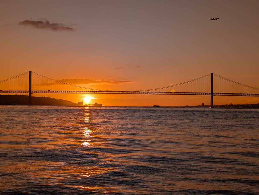 Coucher de soleil à Lisbonne en bateau : croisière de 2 heures à l'heure dorée