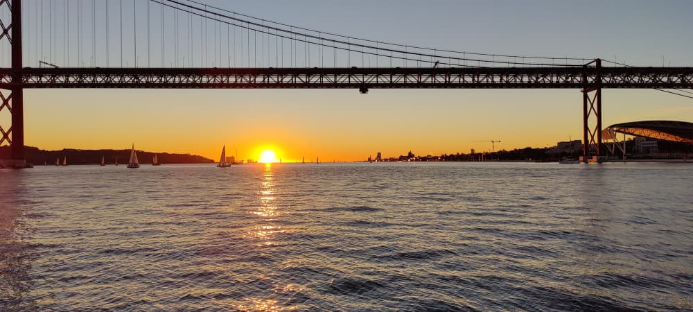Coucher de soleil à Lisbonne en bateau : croisière de 2 heures à l'heure dorée