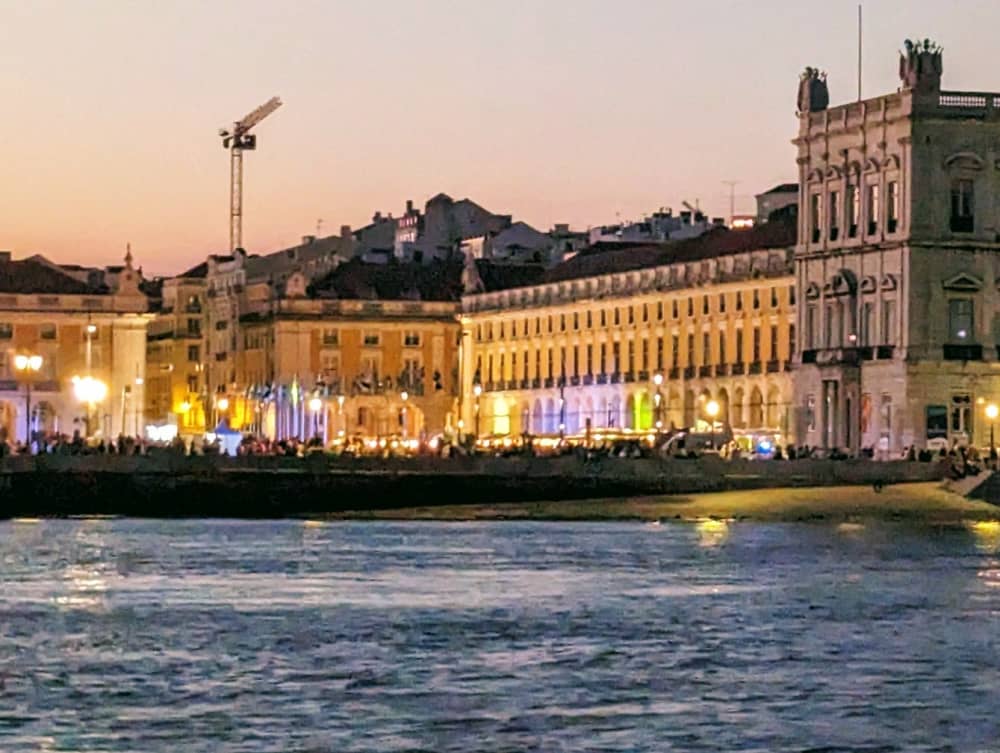 Coucher de soleil à Lisbonne en bateau : croisière de 2 heures à l'heure dorée