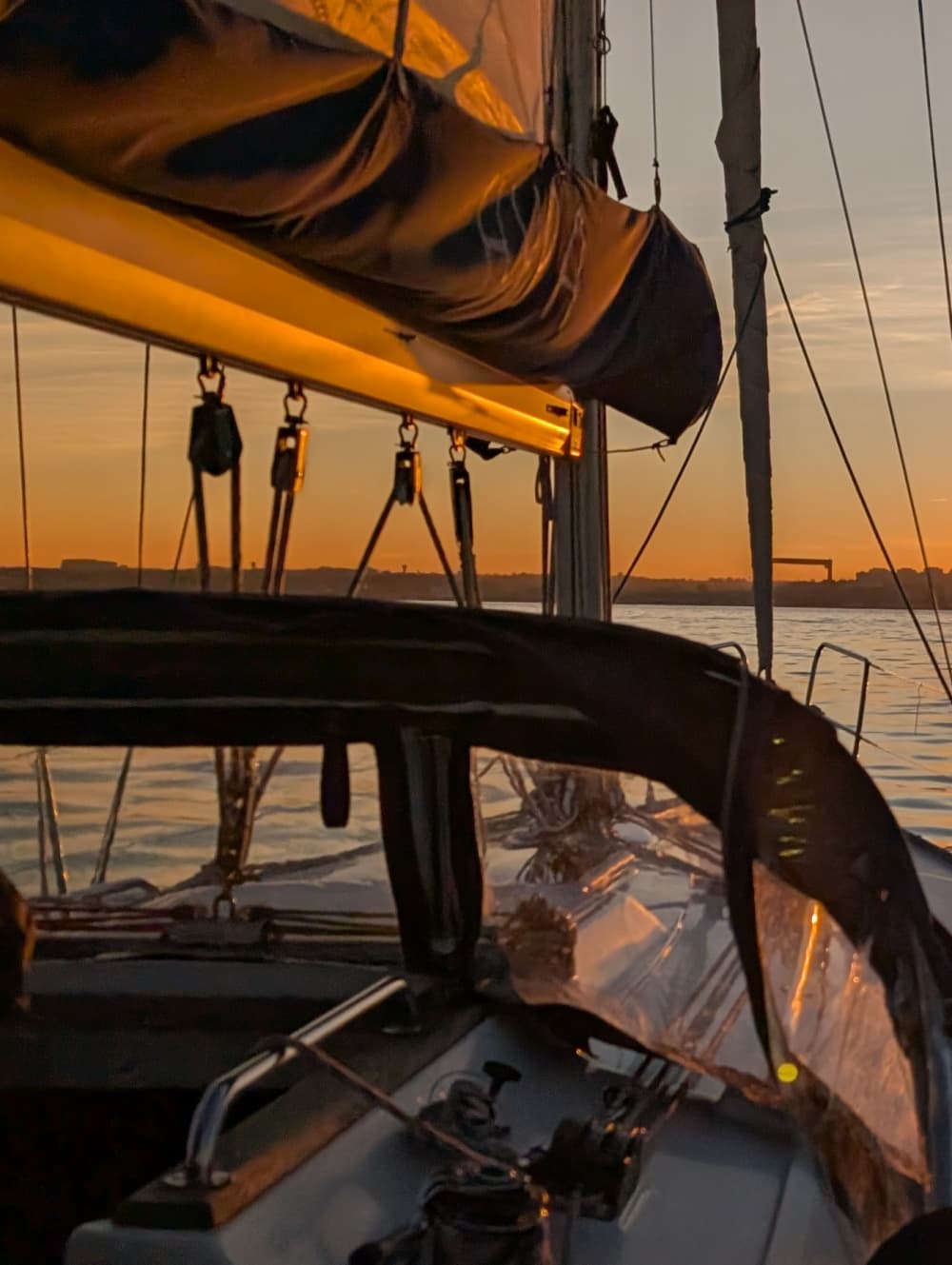 Coucher de soleil à Lisbonne en bateau : croisière de 2 heures à l'heure dorée
