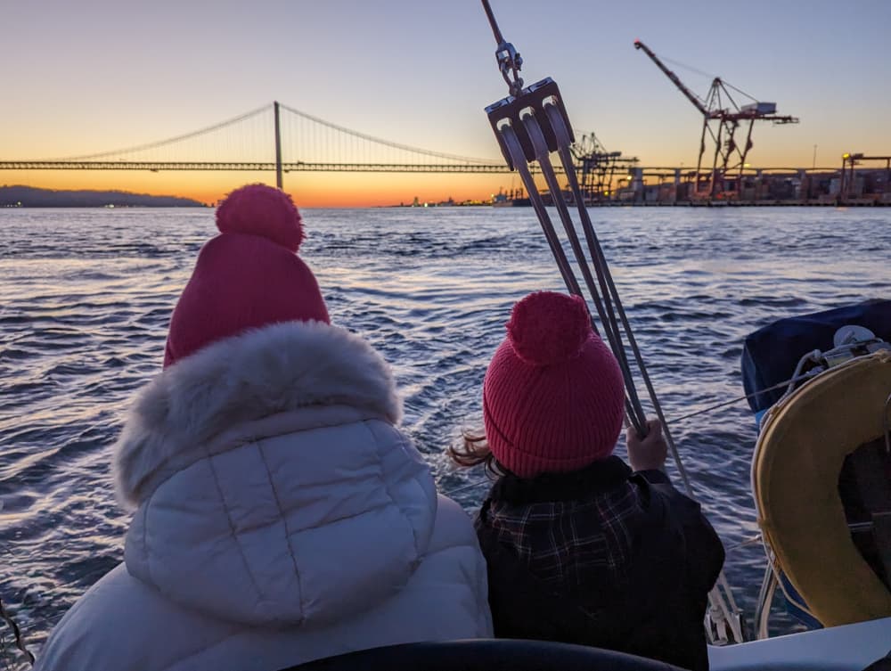 Escursione in barca di 2 ore sul fiume Tago in famiglia da Lisbona