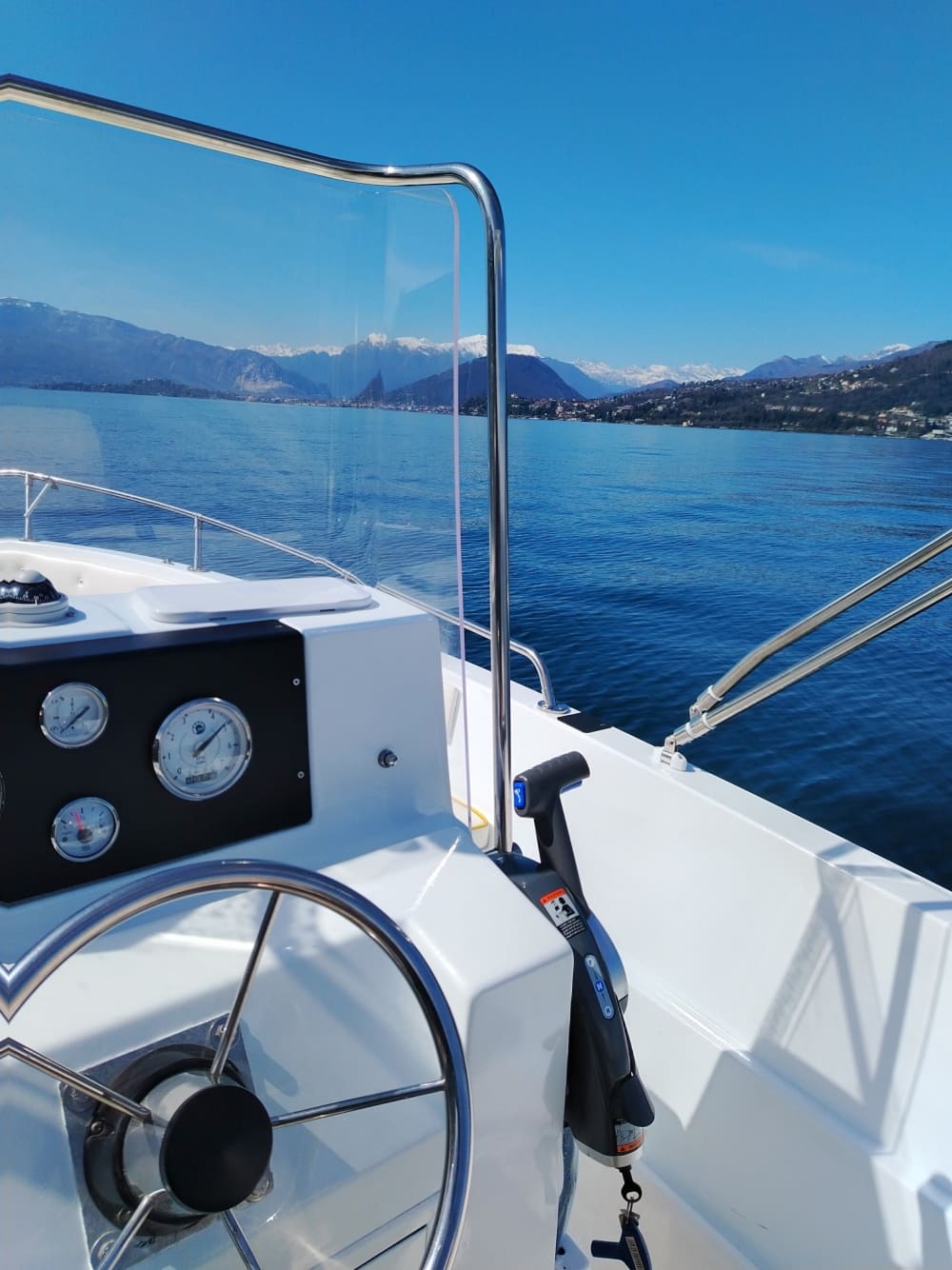 Ανακαλύψτε το Leggiuno: Μια ολόκληρη μέρα με ήλιο σε ένα μηχανοκίνητο σκάφος