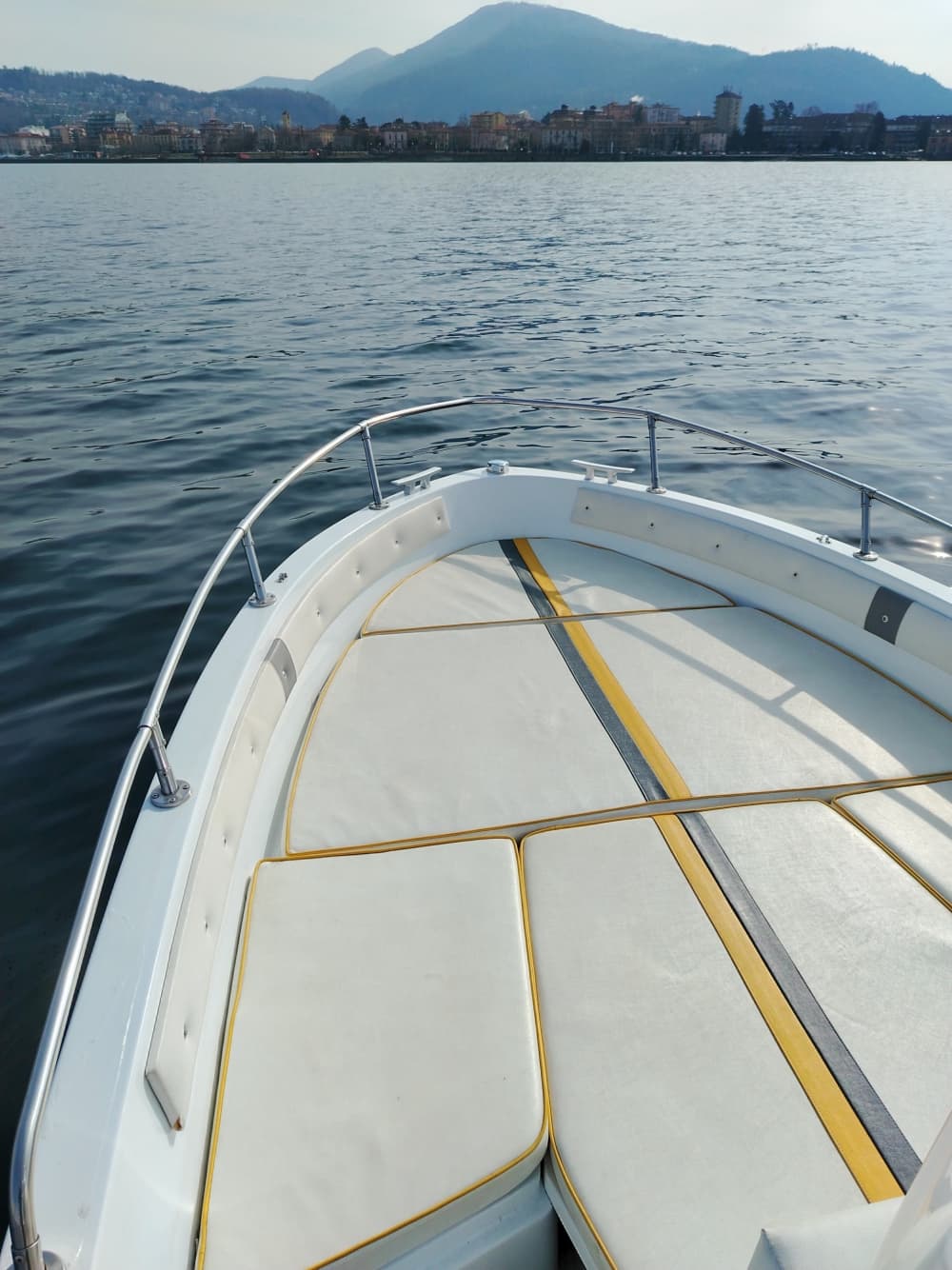 Ανακαλύψτε το Leggiuno: Μια ολόκληρη μέρα με ήλιο σε ένα μηχανοκίνητο σκάφος