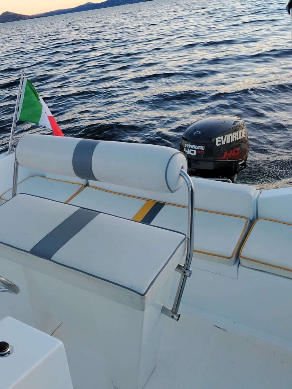 Ανακαλύψτε το Leggiuno: Μια ολόκληρη μέρα με ήλιο σε ένα μηχανοκίνητο σκάφος