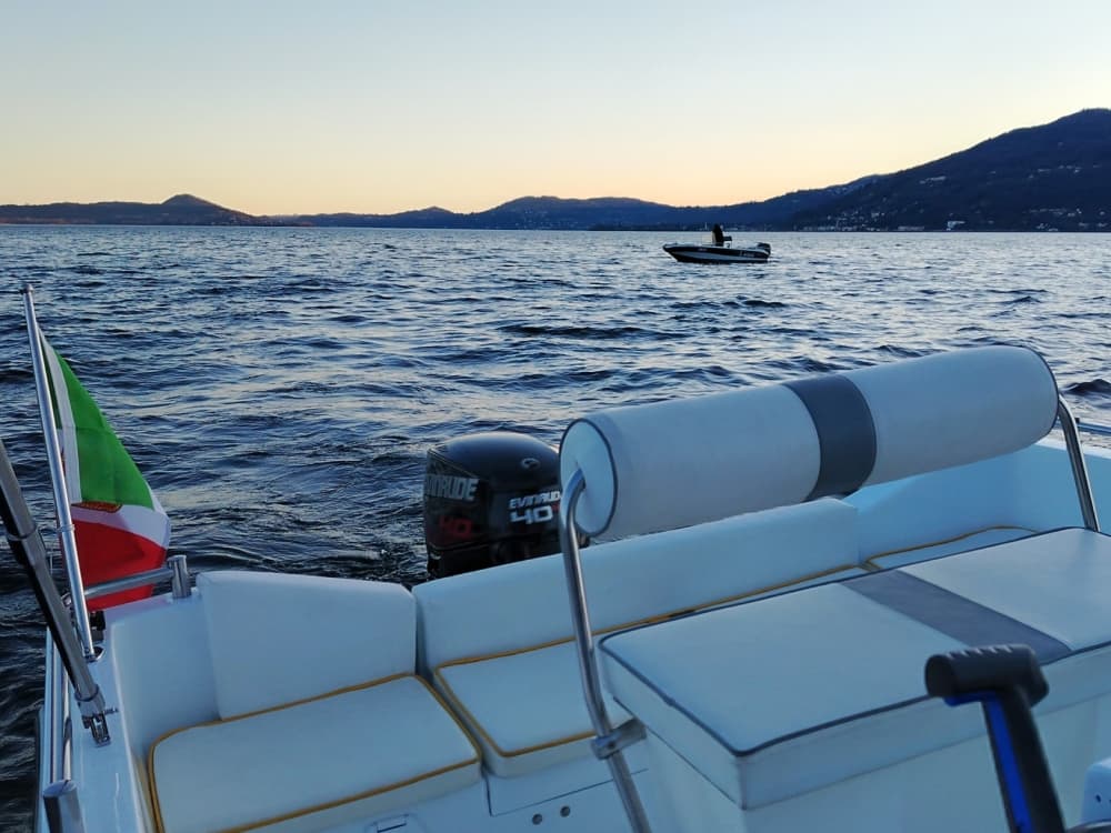 Ανακαλύψτε το Leggiuno: Μια ολόκληρη μέρα με ήλιο σε ένα μηχανοκίνητο σκάφος