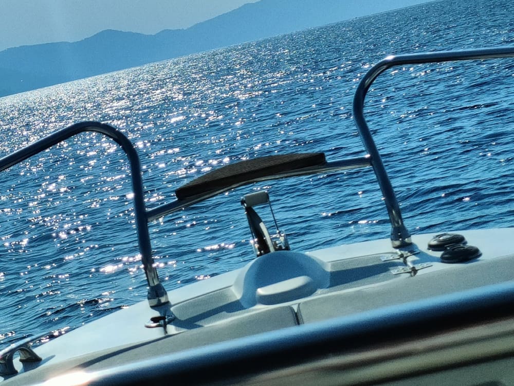 Fuga da Genova: 3 ore di relax su un motoscafo