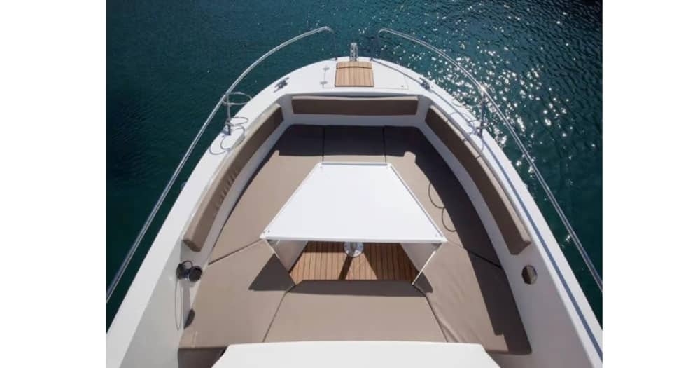 Consacrez une demi-journée à vous détendre sur un bateau à moteur à Empuriabrava.