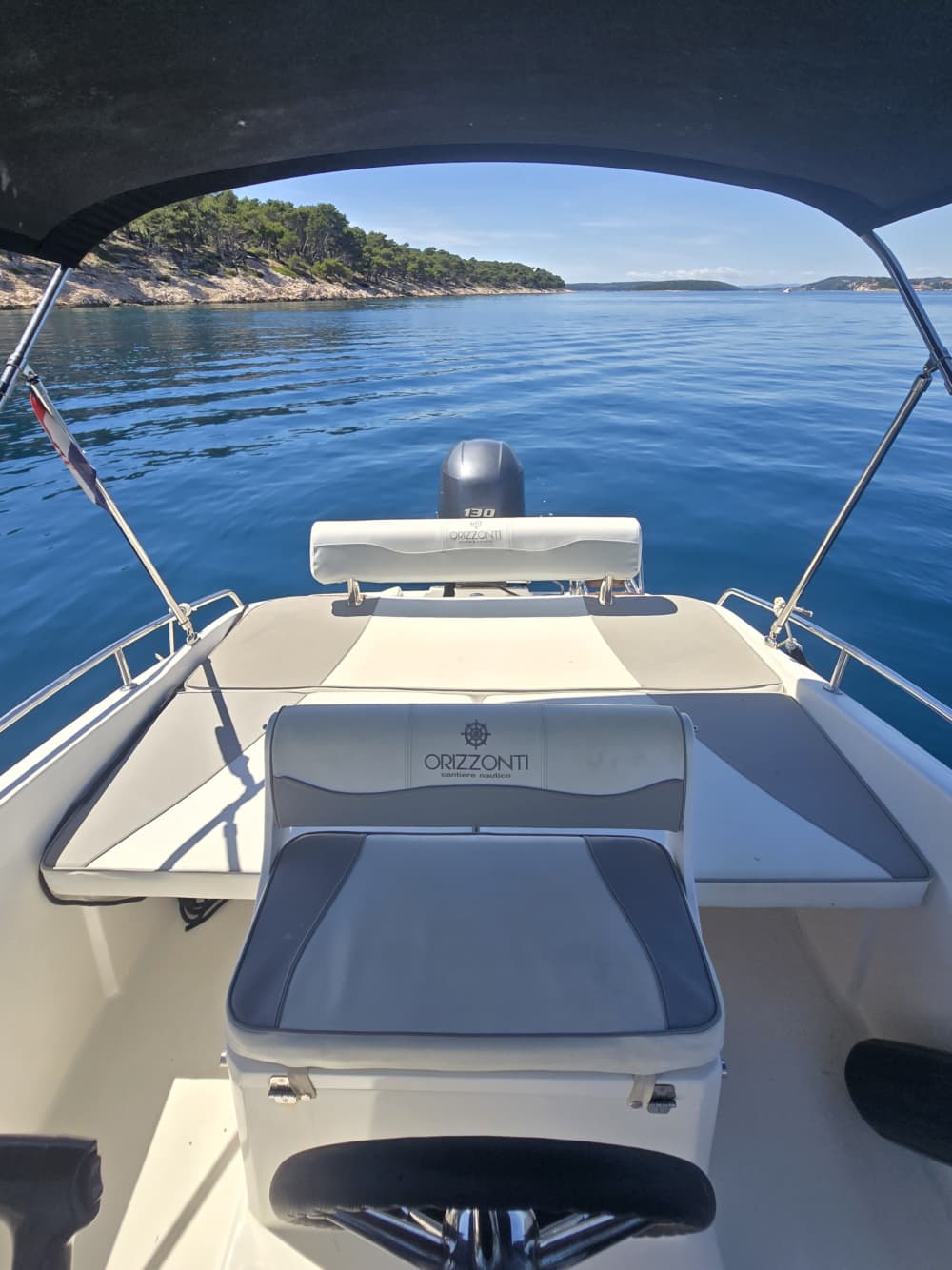 En dag runt Rab: Njut av 8 timmars upptäcktsfärder på en motorbåt