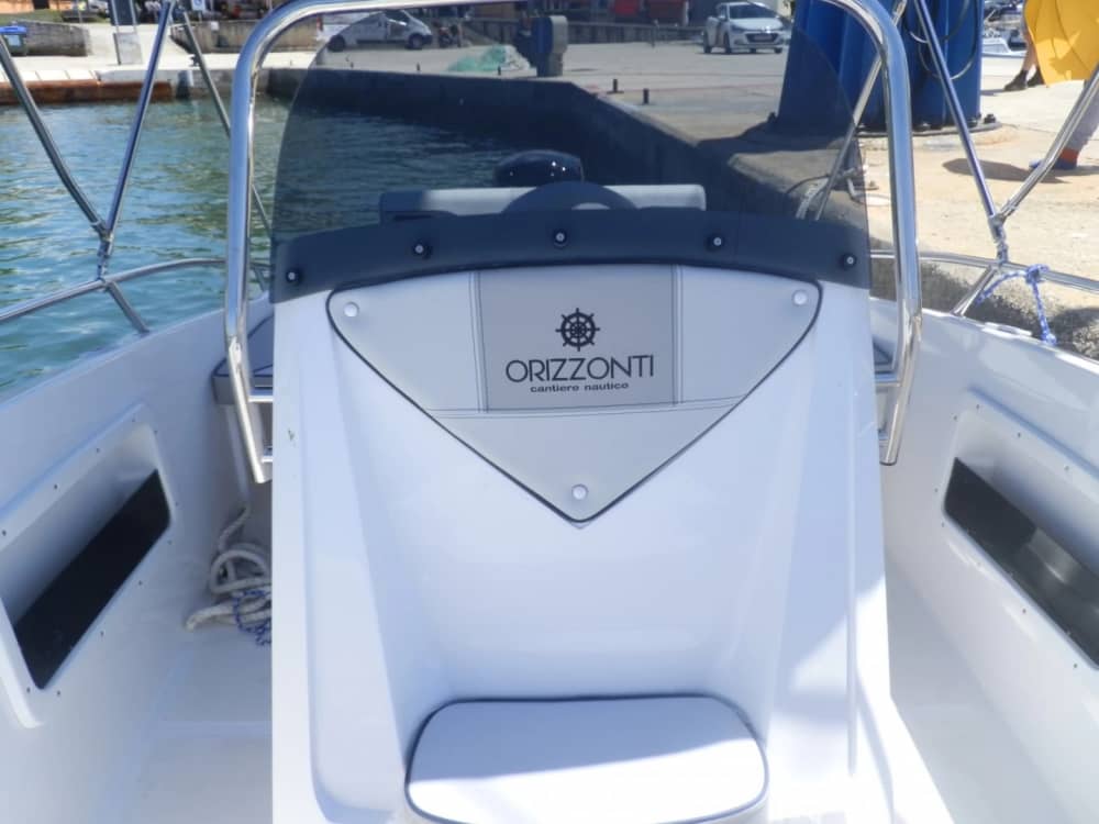 En dag runt Rab: Njut av 8 timmars upptäcktsfärder på en motorbåt