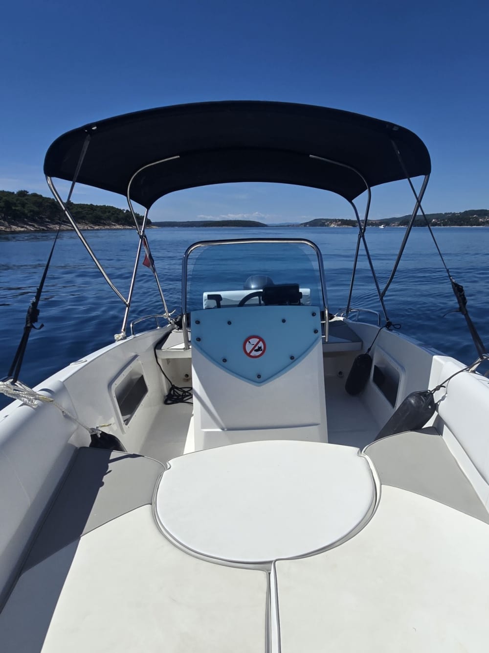 En dag runt Rab: Njut av 8 timmars upptäcktsfärder på en motorbåt