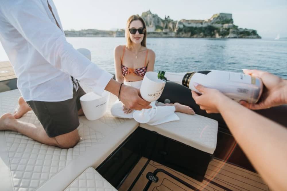 Πολυτελής εκδρομή σε νησιά: Εξερευνήστε το ανέγγιχτο τρίο των Διαπόντιων σε μια μέρα