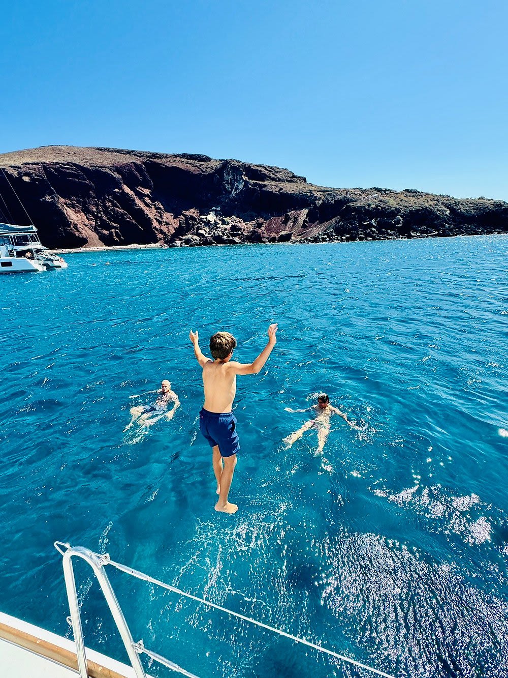 Privé catamarancruise overdag met barbecue, drankjes en vervoer