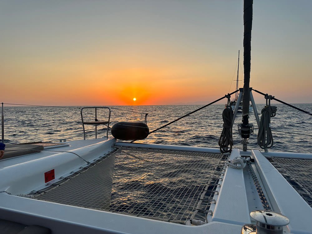 Catamaran privé zonsondergangcruise met barbecue, drankjes en vervoer
