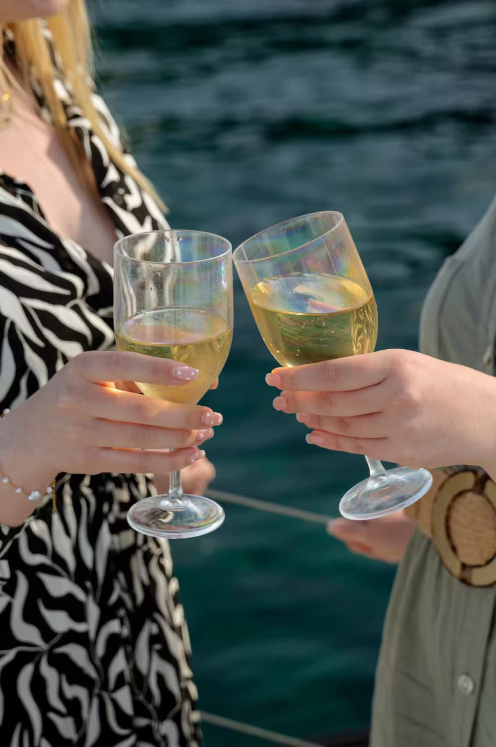 Catamaran privé zonsondergangcruise met barbecue, drankjes en vervoer