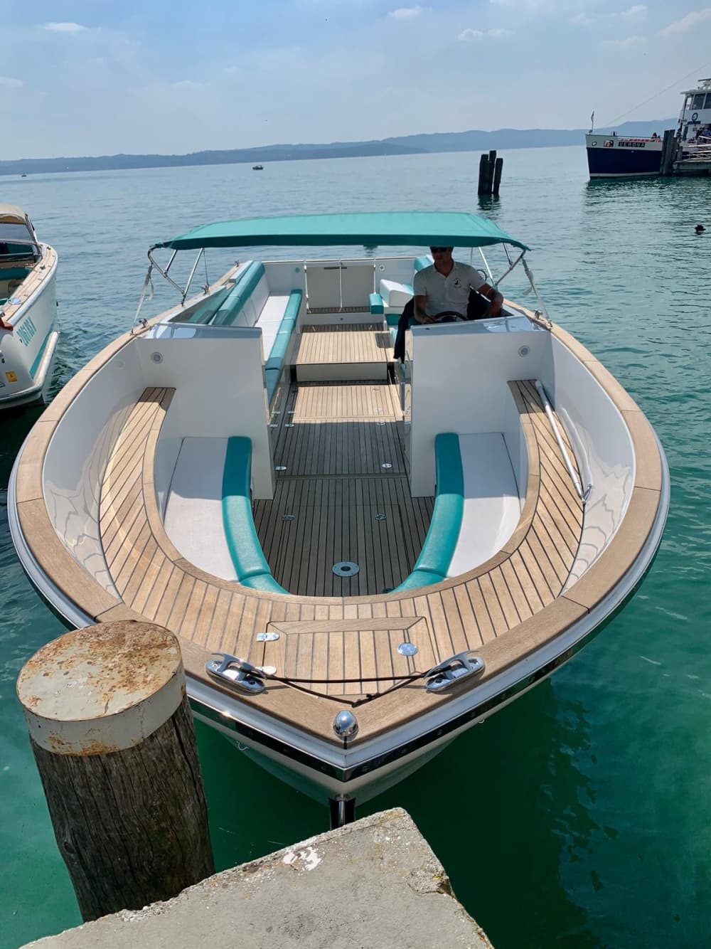 Un día para descubrir Salò: pura relajación en el azul italiano.