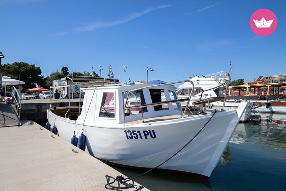 Scopri Medulin a bordo di un motoscafo per 6 ore