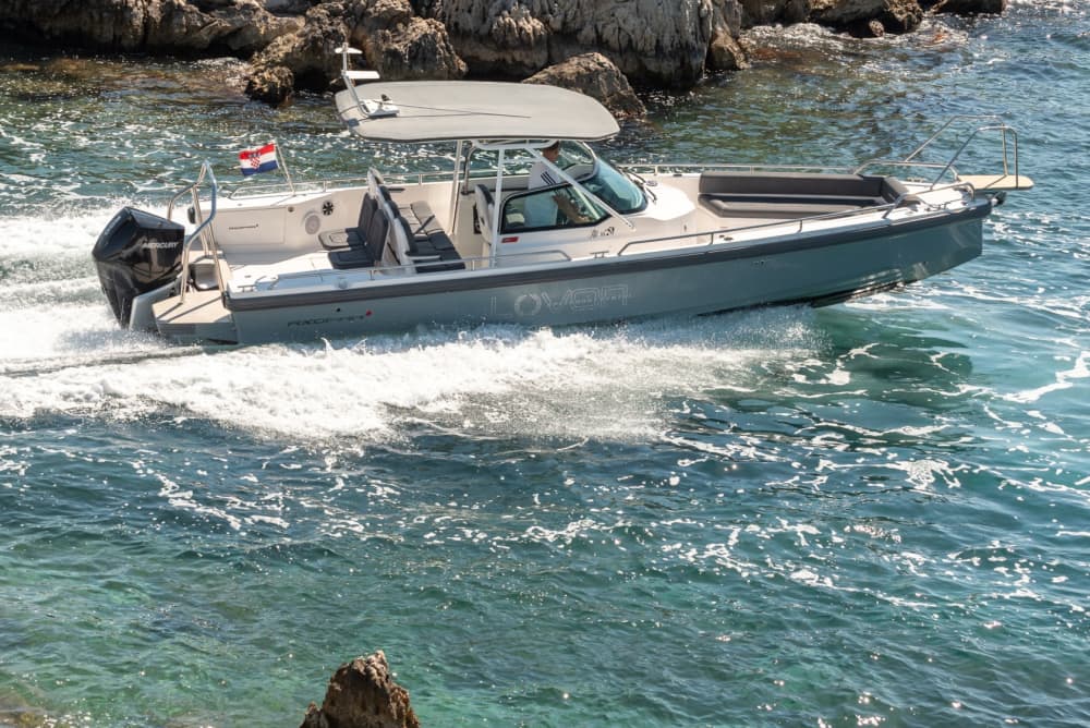 Een boottocht van een halve dag in Split op een motorboot.