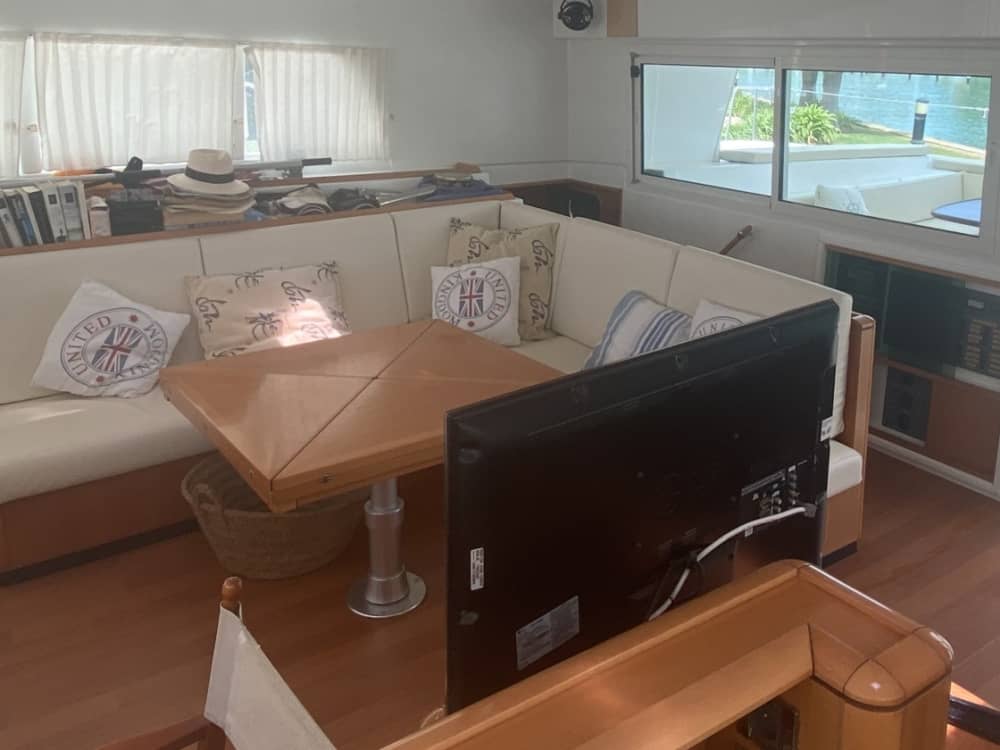 Escursione privata in barca a vela di 8 ore a Sotogrande