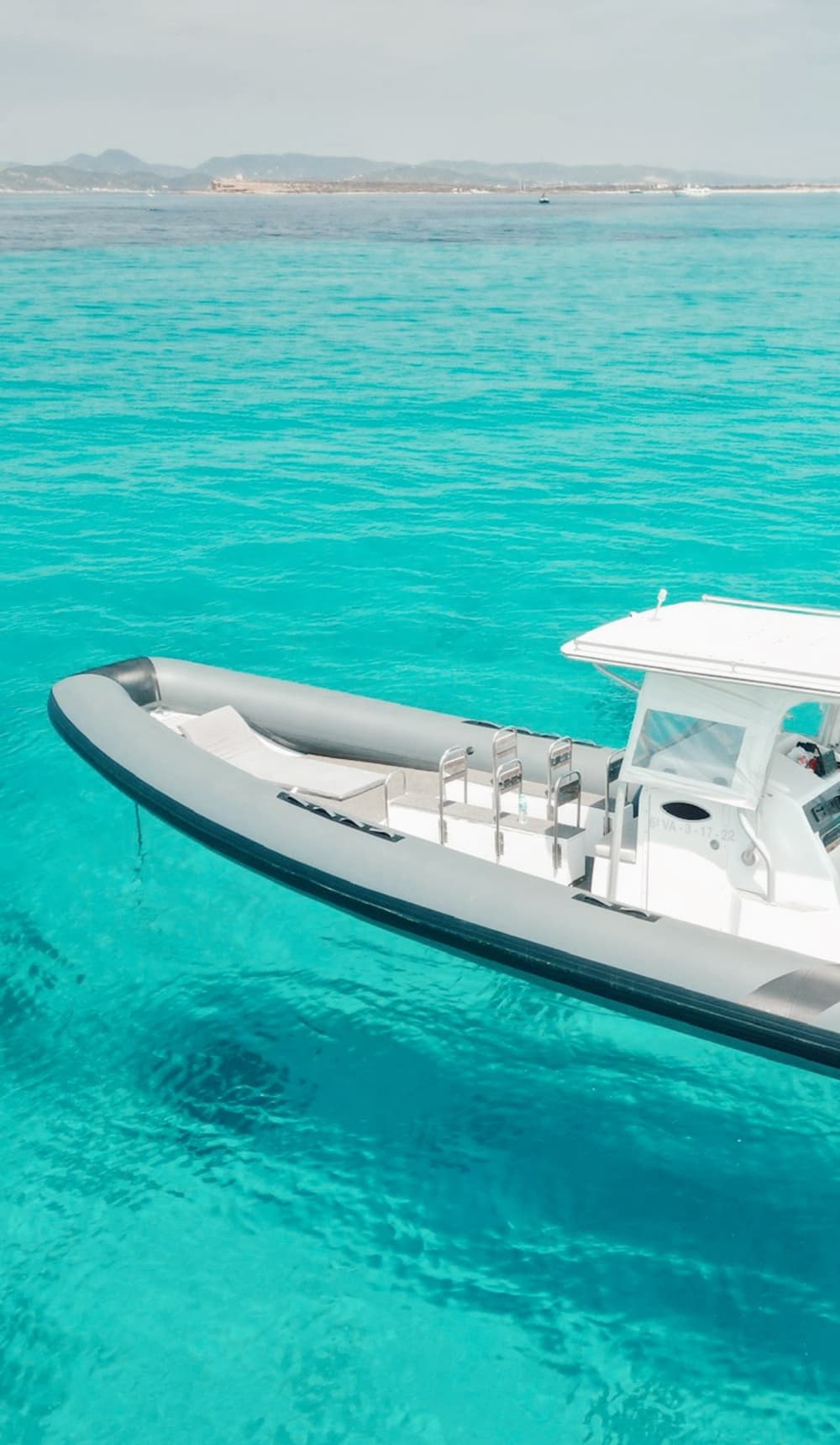 Jouw dag in Valencia: huur een motorboot voor een dag vol ontdekkingen.