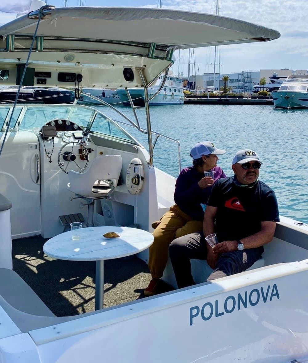 Enjoy 8h30 on a motorboat to explore Valencia