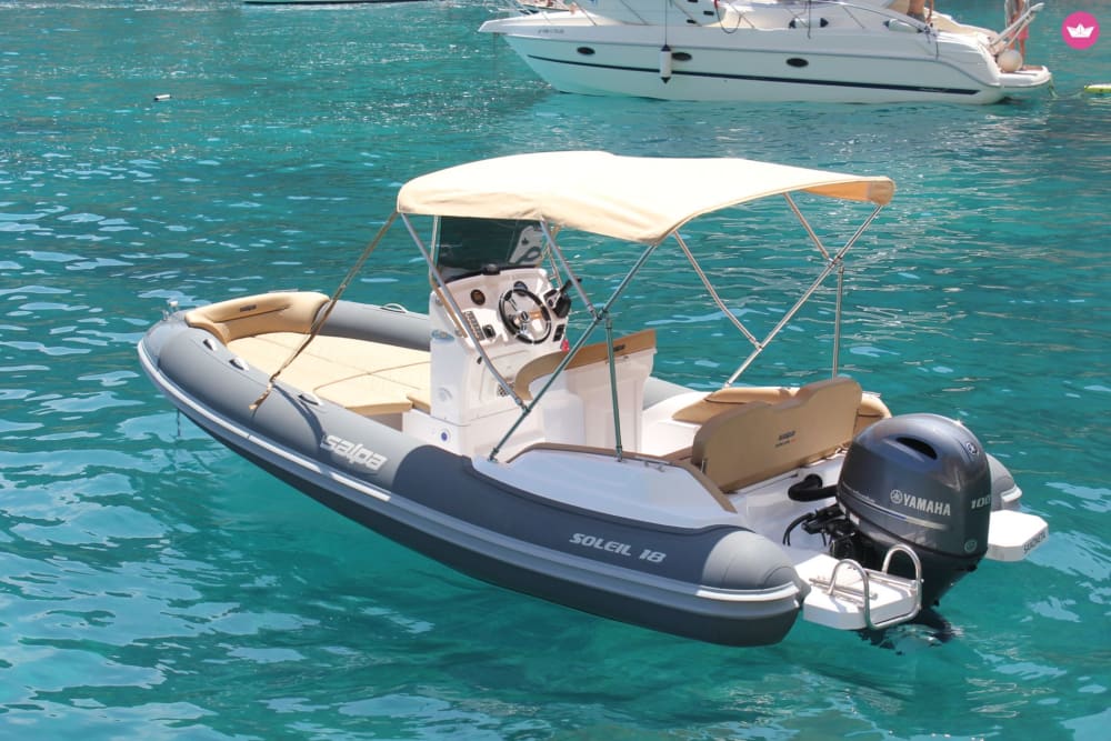 7 hours of hidden coves, swimming in the sea and the freedom of the Mediterranean