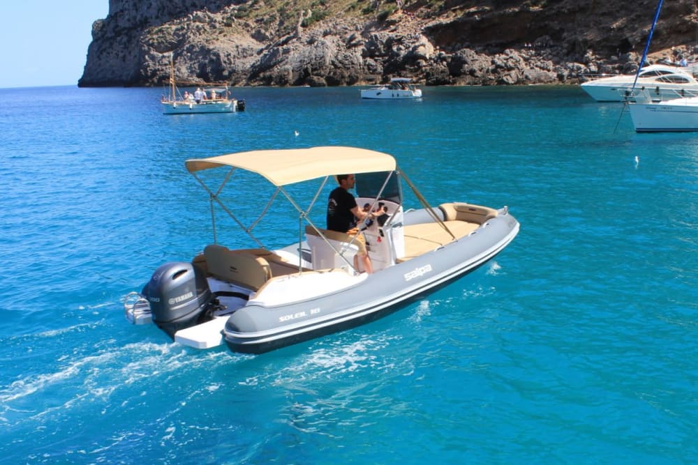 7 hours of hidden coves, swimming in the sea and the freedom of the Mediterranean