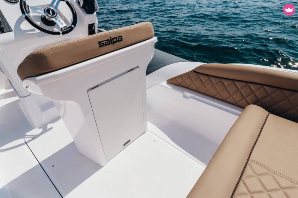 7 hours of hidden coves, swimming in the sea and the freedom of the Mediterranean