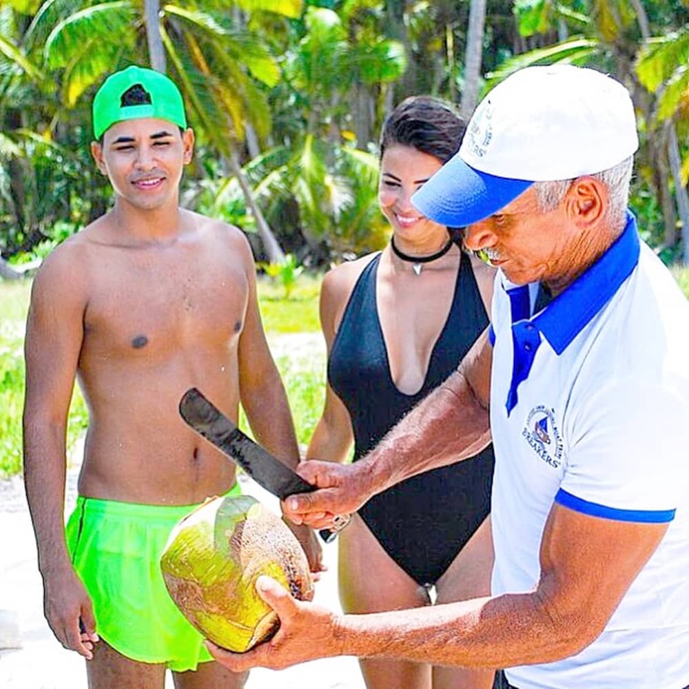 Punta Cana Grand Indulgence: 6-Hour VIP Marine Expedition with Private Chef