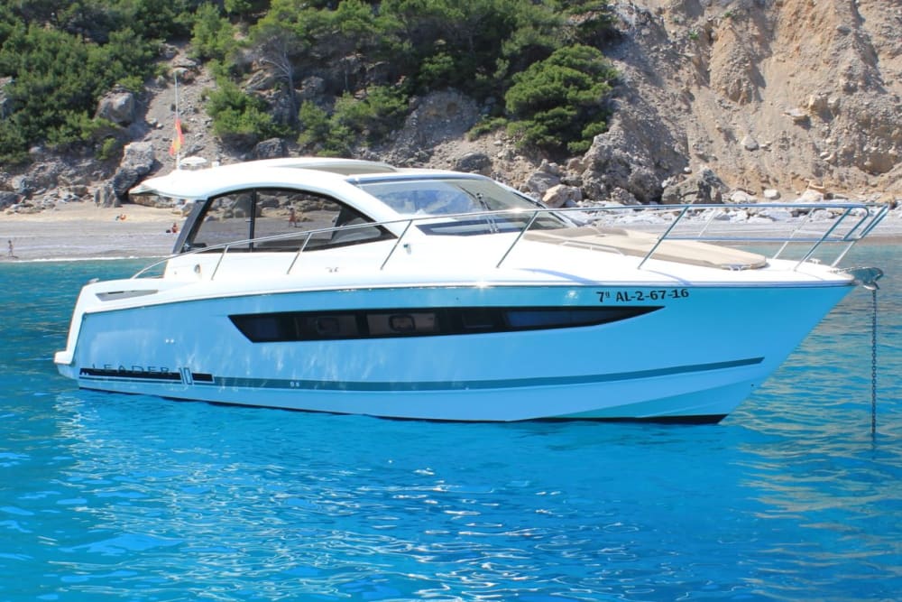 Mallorca en medio día: Natación, sol y escapada a calas secretas.