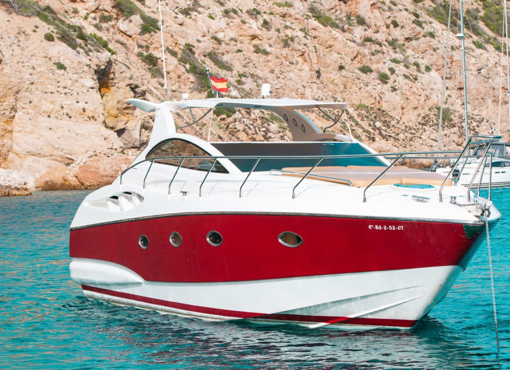 Passe 3h30 na água em Salou, com sol e águas cristalinas.