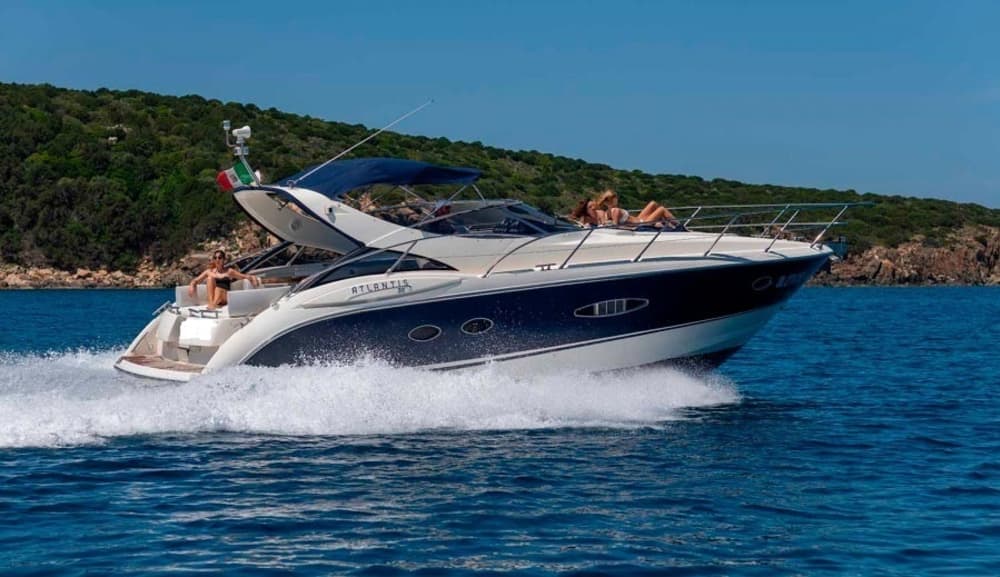 Scopri Formia a bordo di un motoscafo per 9 ore e 30 minuti.