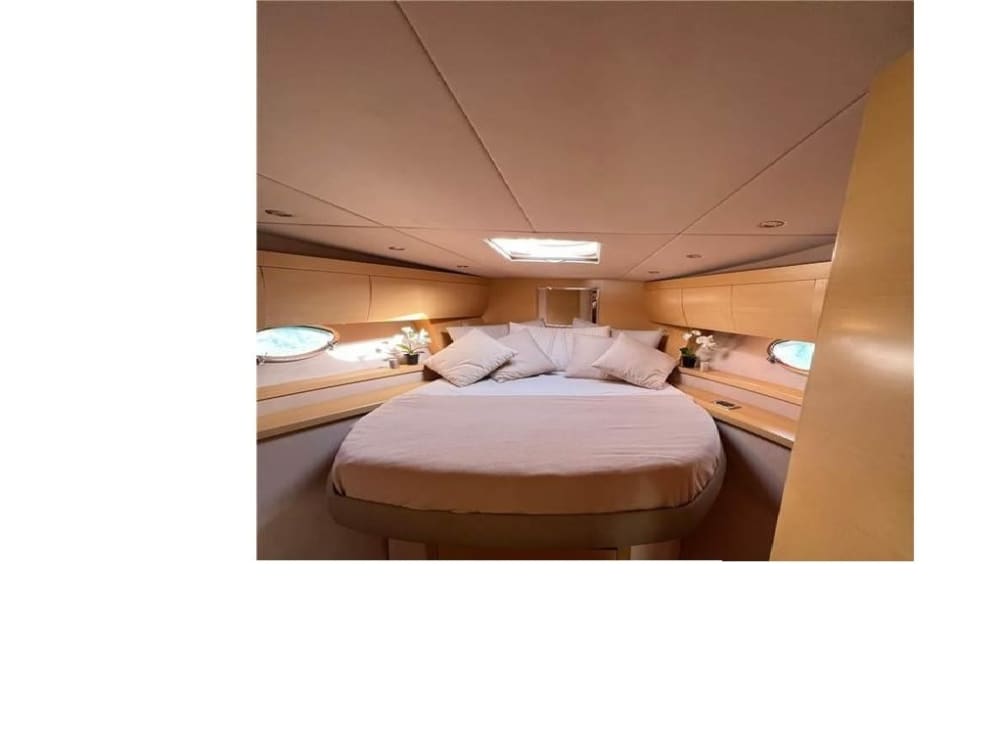 Scopri Formia a bordo di un motoscafo per 9 ore e 30 minuti.