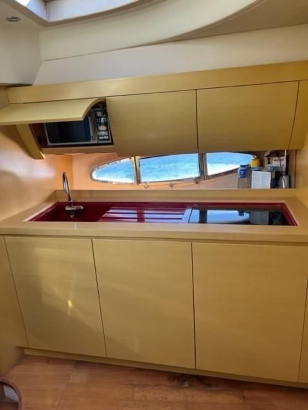 Scopri Formia a bordo di un motoscafo per 9 ore e 30 minuti.