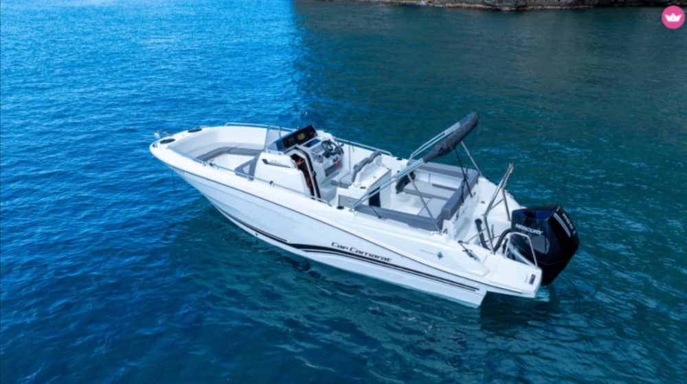 Explorez Fort-de-France en bateau : une journée complète sur l'eau à bord d'un bateau à moteur